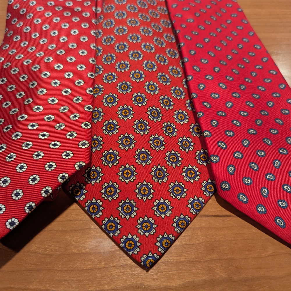 Stylish Red Patterned Tie Collection